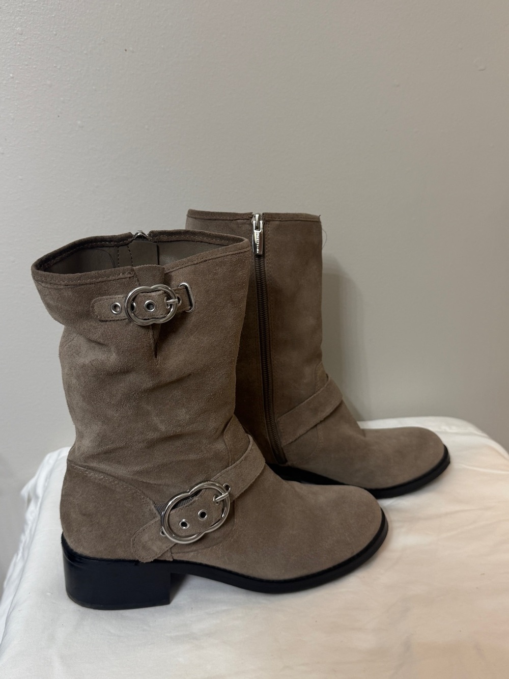 Vince Camuto boots size 8